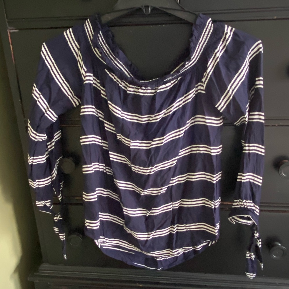 Bracelet sleeved top